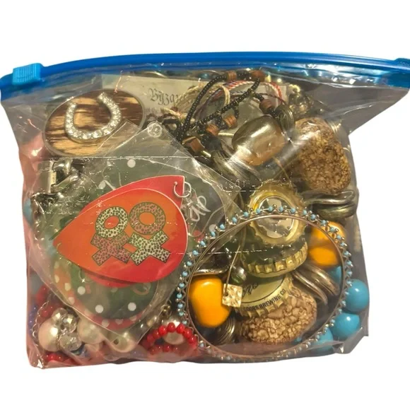 Mystery Jewelry Grab Bag Surprise 2 LB Vintage Costume Modern Pieces Bag #0139 - Picture 4 of 8